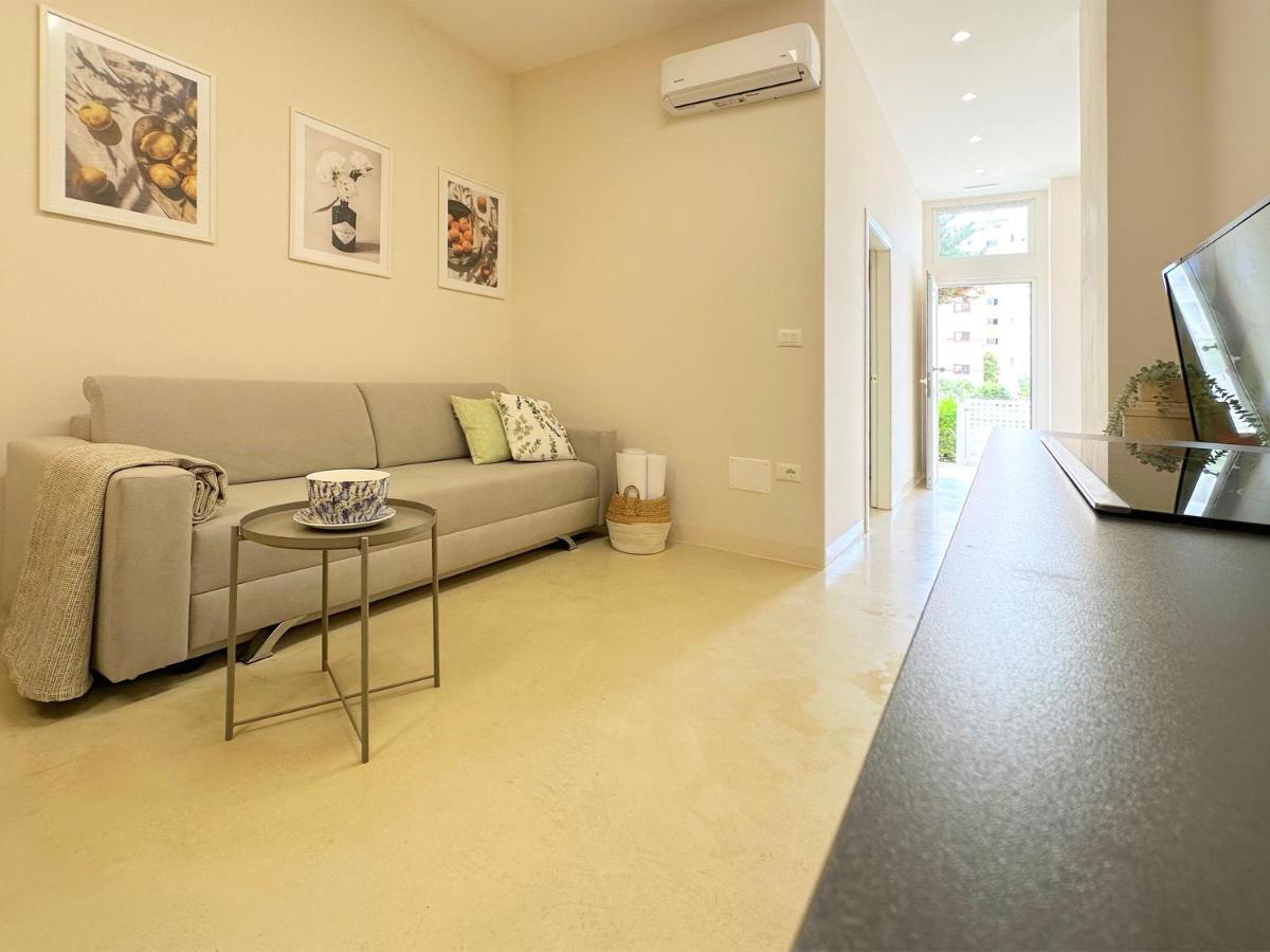 13 Eur For Monthly Stay - Home By The Sea - Hbs Golem  Eksteriør billede